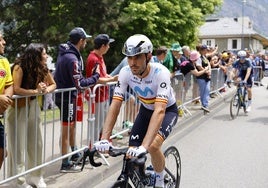 Alex Aranburu, antes del inicio de la quinta etapa del Tour de Francia en Saint-Jean de Maurienne.