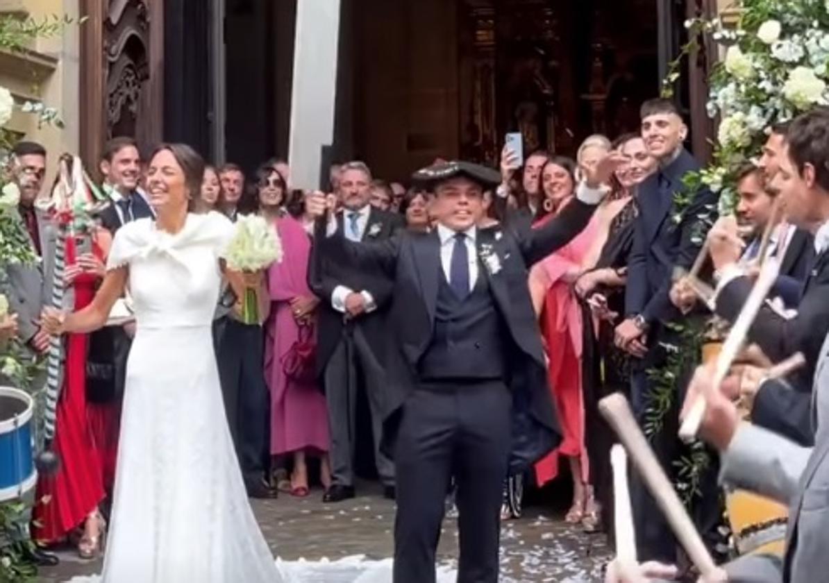 Ana hernando y Luca Sangalli, a su salida de la iglesia de Santa María.