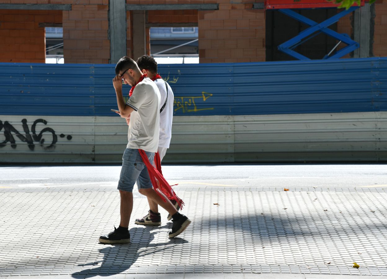 Miércoles de sol, playa y chiringuito en la costa guipuzcoana