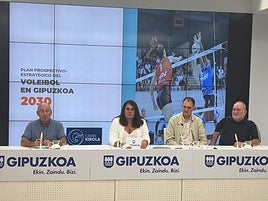 Eusebio Lizarazu, Marta Pastor, Iñaki Elzaurdi y Patxi Nájera en la presentación.