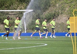 El equipo completa su primera jornada de trabajo