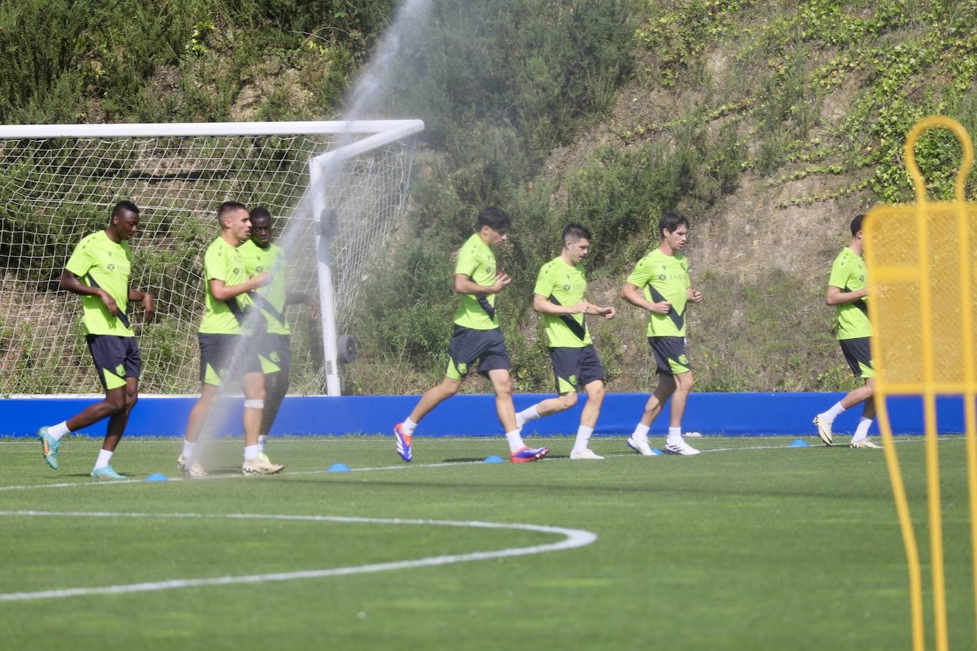 El equipo completa su primera jornada de trabajo
