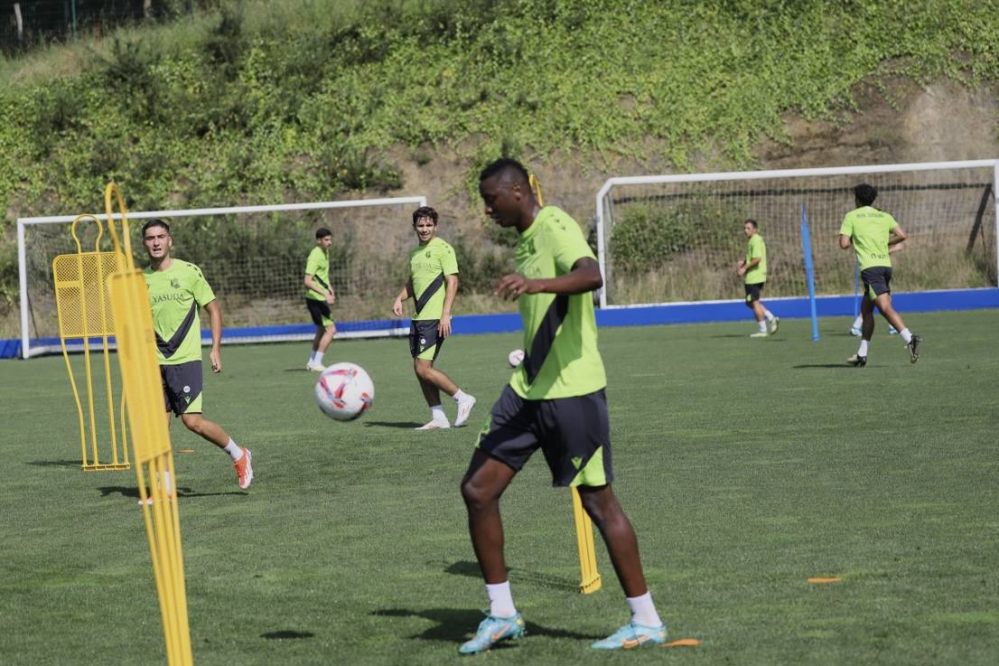 El equipo completa su primera jornada de trabajo