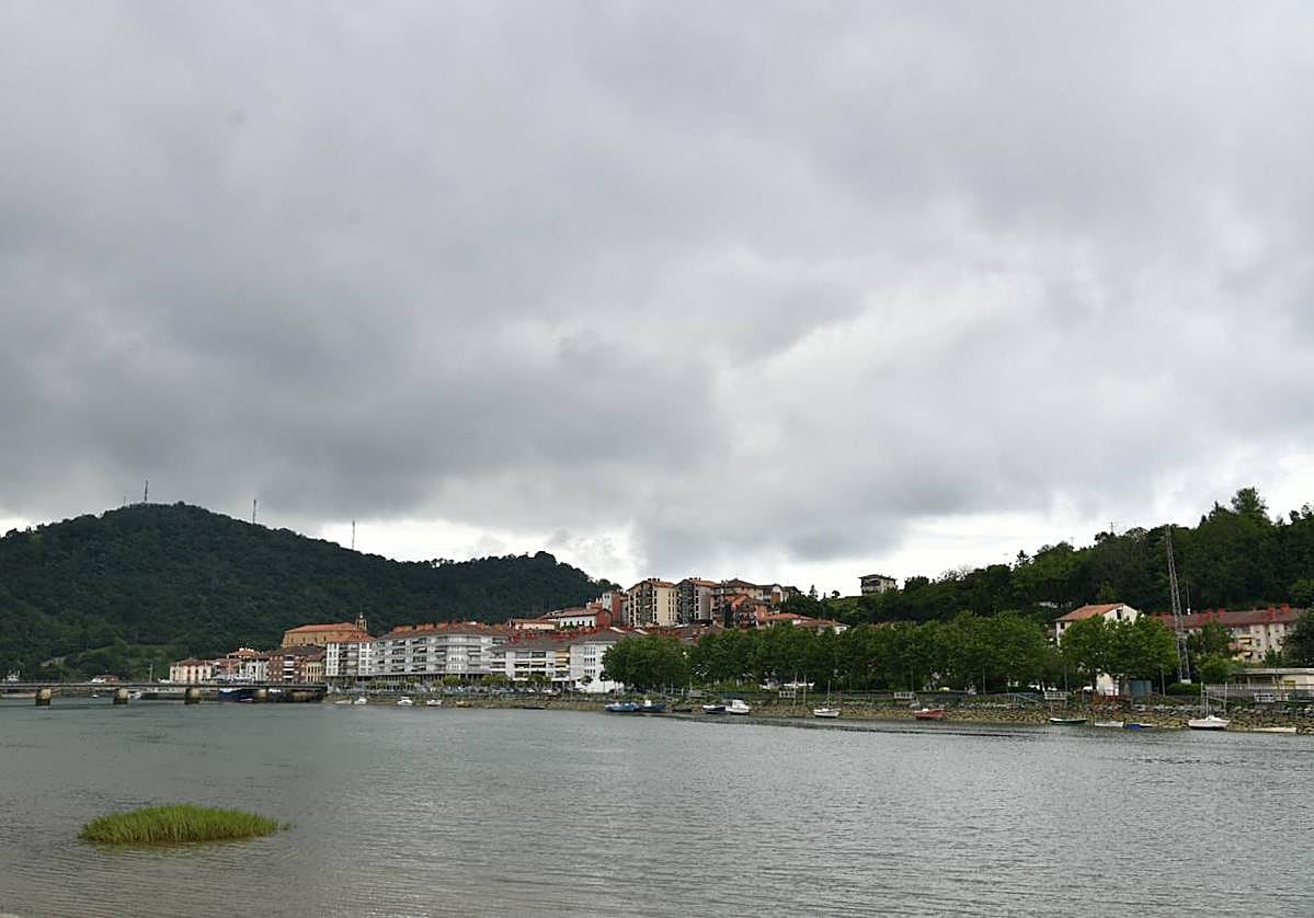 Las nubes avisan del cambio de tiempo en Orio.