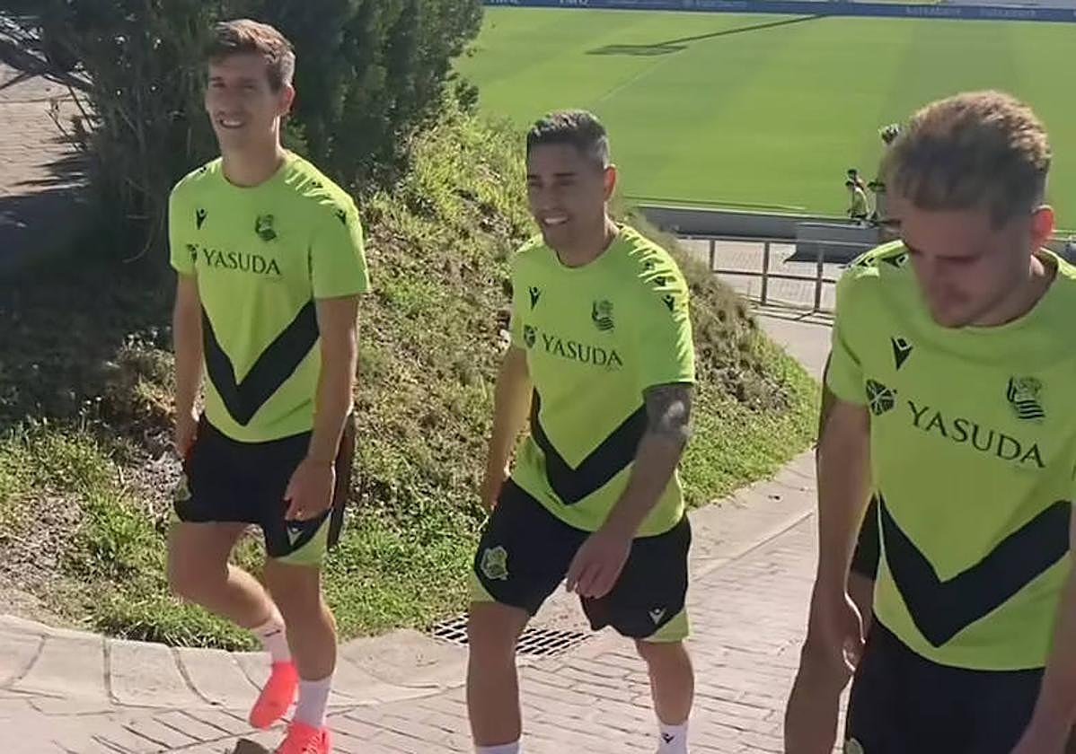 Aihen, a la izquierda, junto a Merquelanz y Navarro en la sesión de esta mañana.