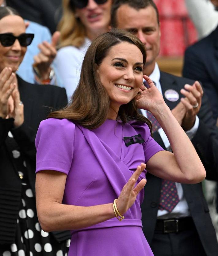 Imagen secundaria 2 - Kate Middleton recibe una cerrada ovación en su reaparición en la final de Wimbledon