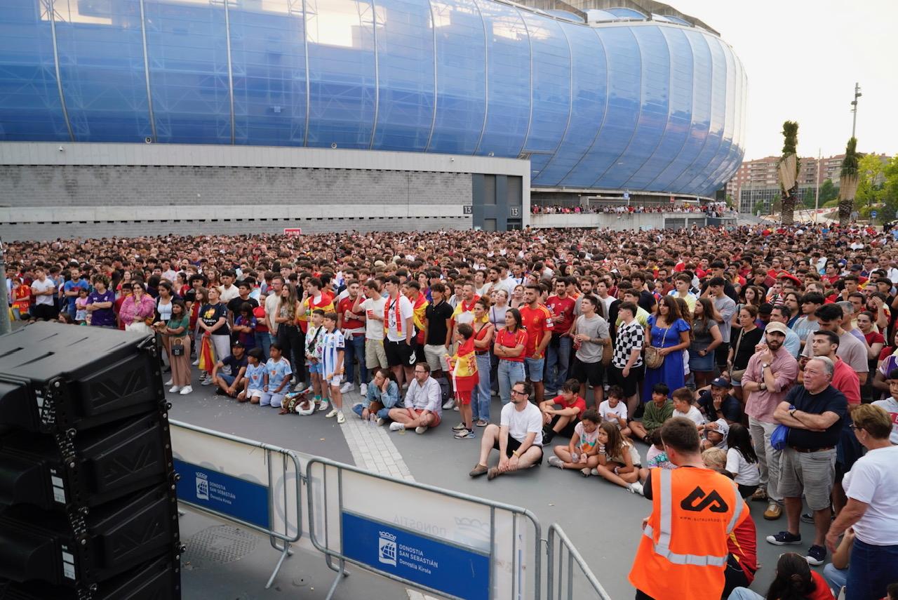 Las imágenes del ambiente para ver la final de la Eurocopa en Anoeta