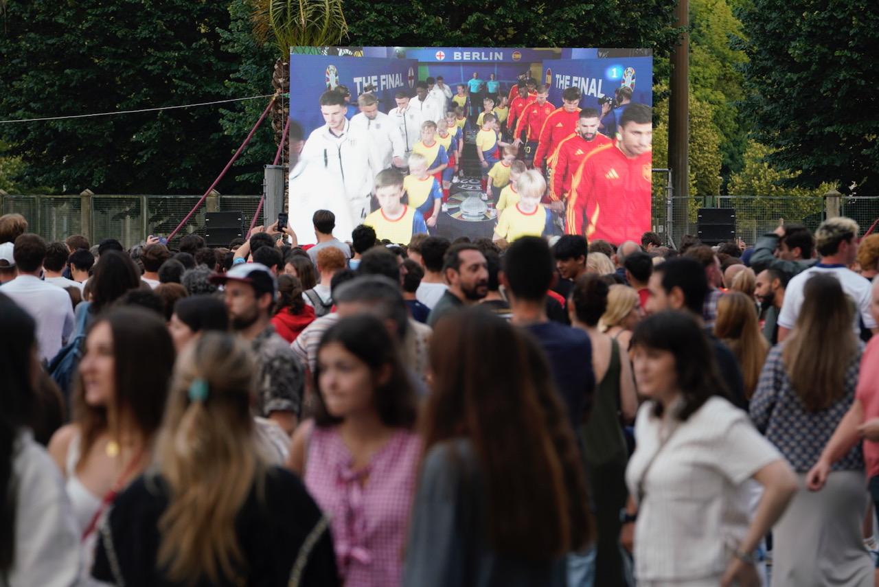 Las imágenes del ambiente para ver la final de la Eurocopa en Anoeta