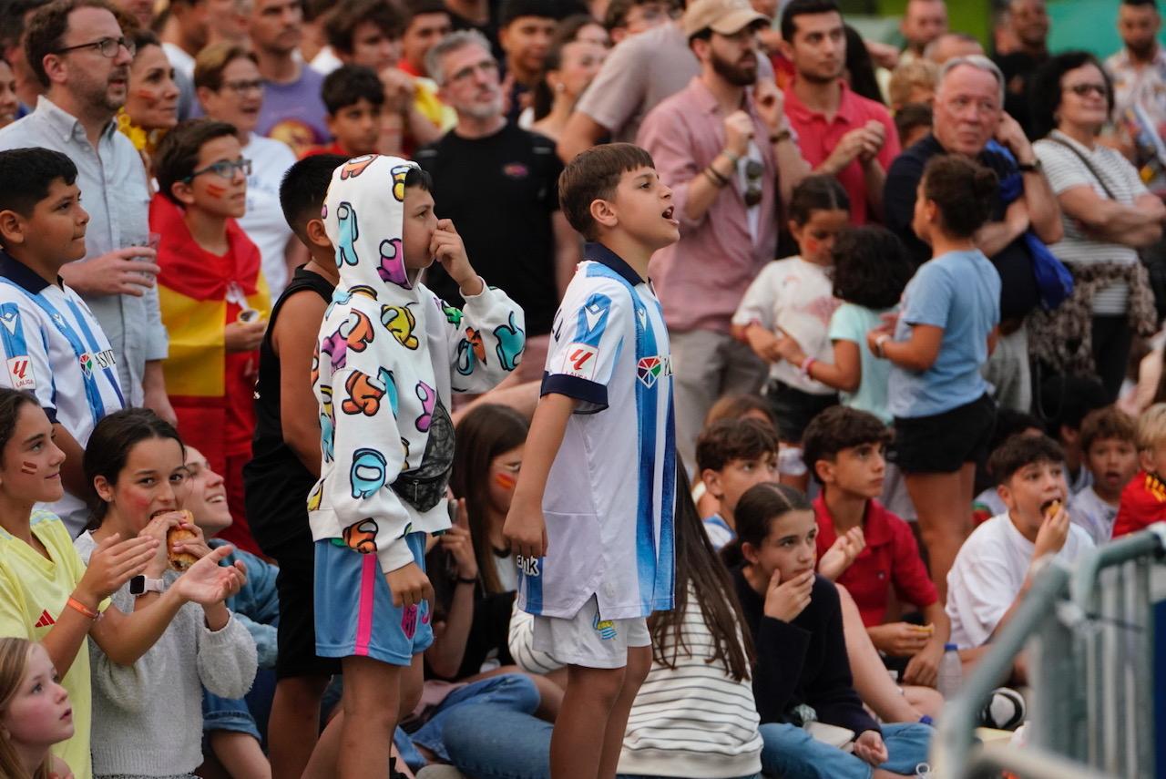 Las imágenes del ambiente para ver la final de la Eurocopa en Anoeta