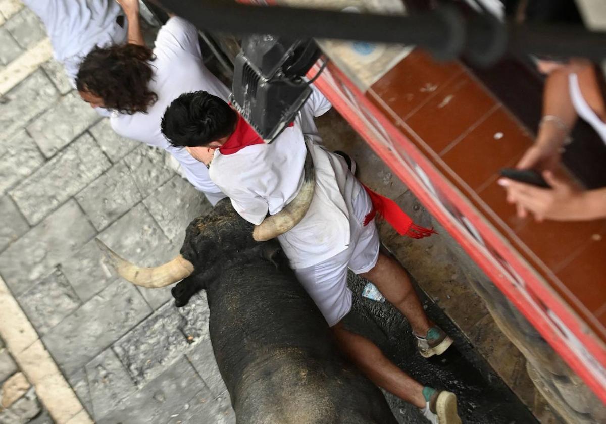 Embestidas sin cornadas de los potentes Miura