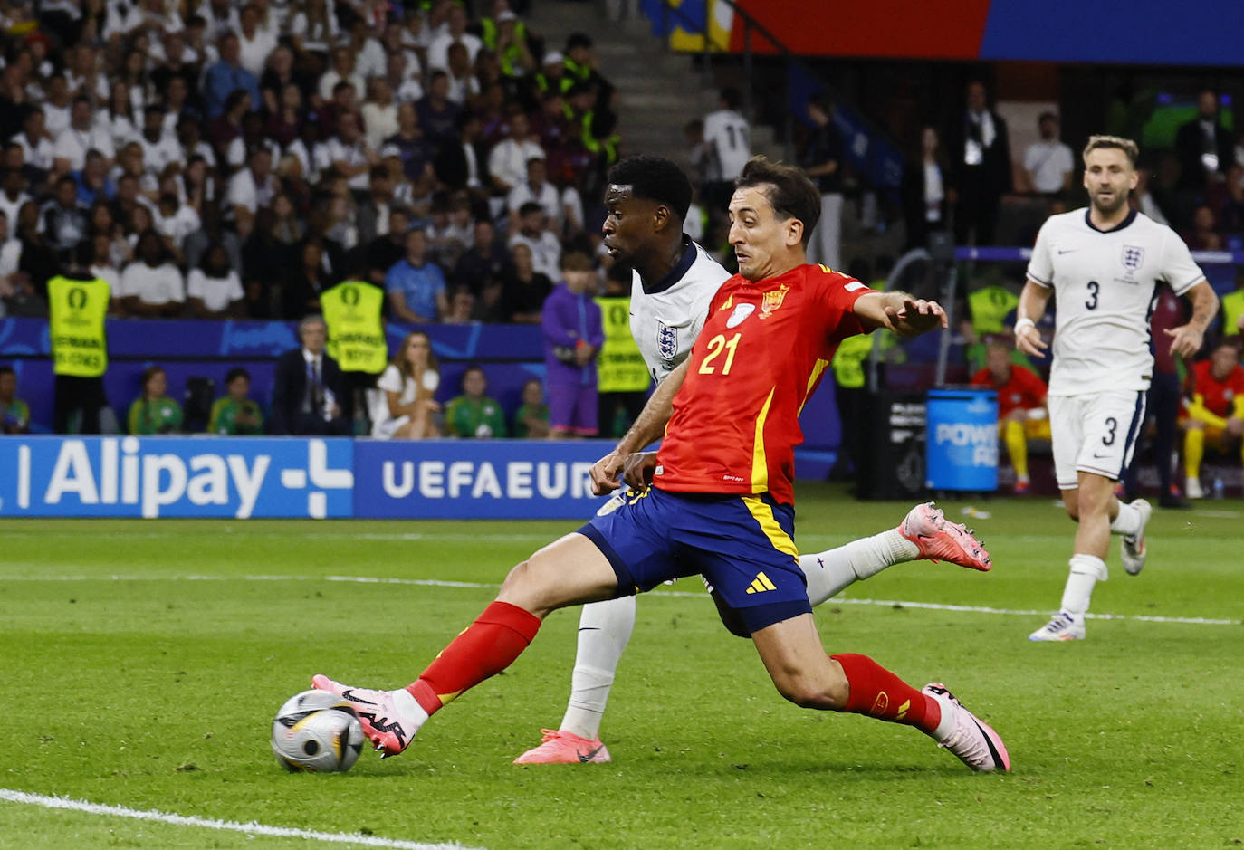 El histórico gol de Mikel Oyarzabal fotograma a fotograma