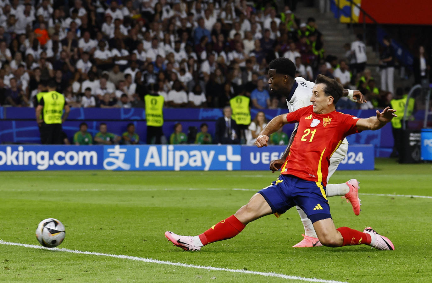 El histórico gol de Mikel Oyarzabal fotograma a fotograma