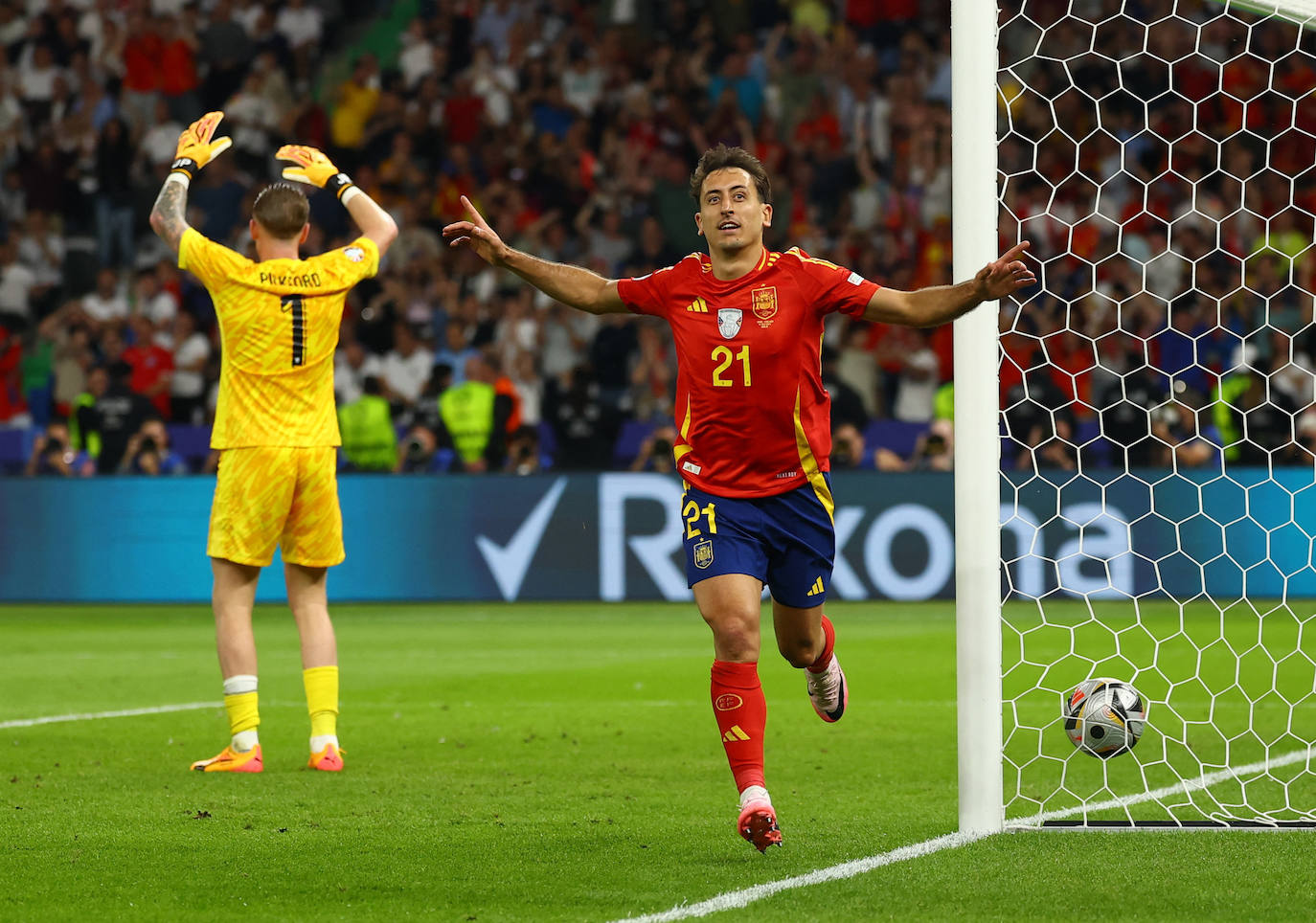 El histórico gol de Mikel Oyarzabal fotograma a fotograma