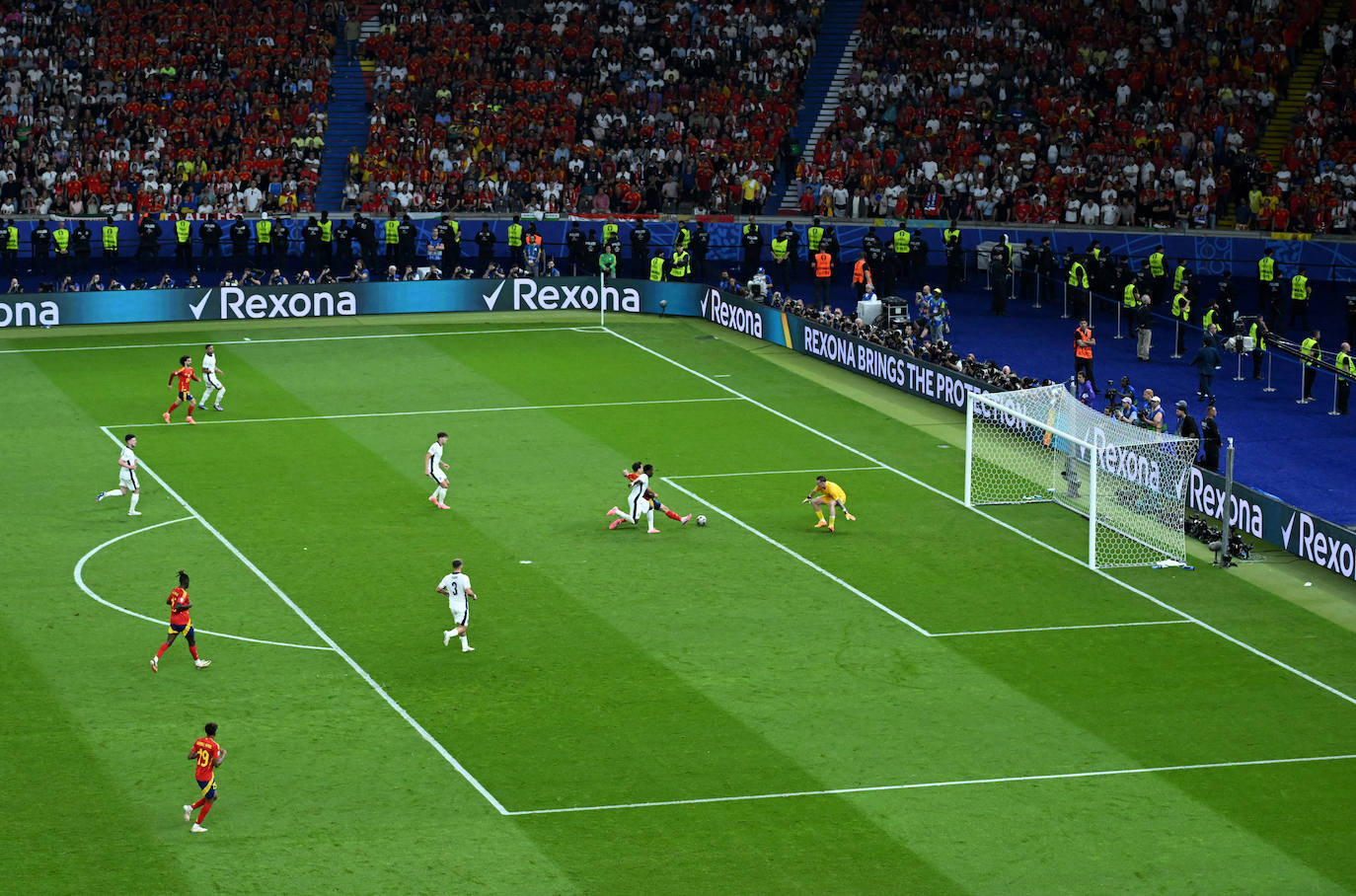 El histórico gol de Mikel Oyarzabal fotograma a fotograma