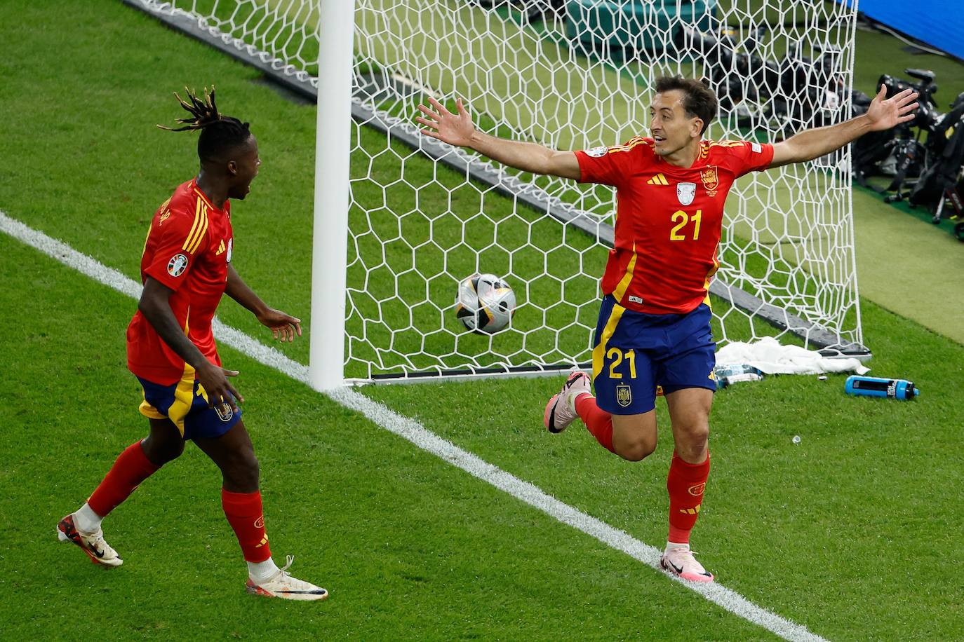 El histórico gol de Mikel Oyarzabal fotograma a fotograma