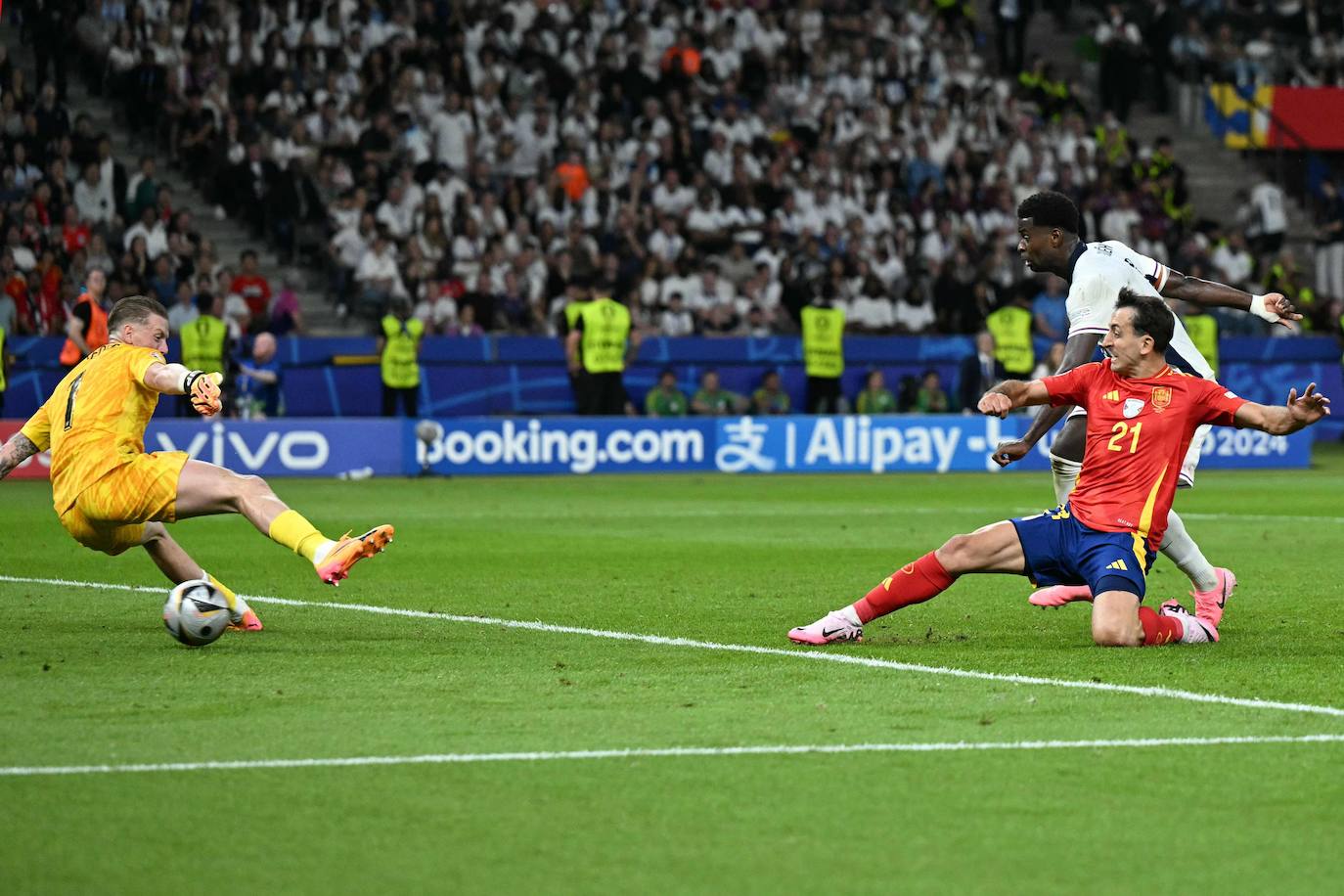 El histórico gol de Mikel Oyarzabal fotograma a fotograma