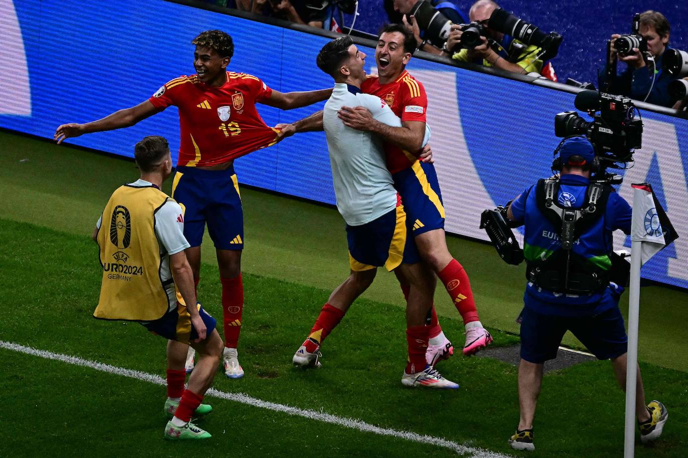 El histórico gol de Mikel Oyarzabal fotograma a fotograma