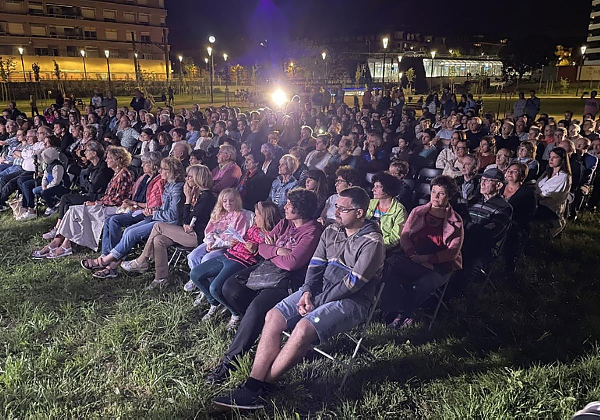 El público disfrutó con el programa preparado por la banda.