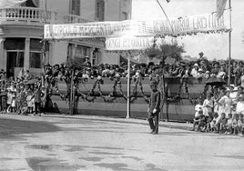 Tribuna recibimiento en la esquina Easo con Avenida