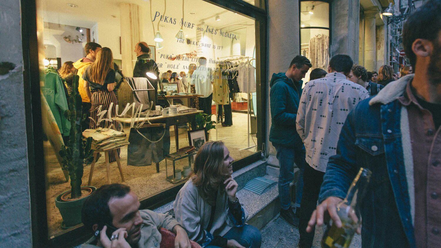 Imagen de archivo de la tienda Pukas Surf de la calle Mayor 5 de San Sebastián.