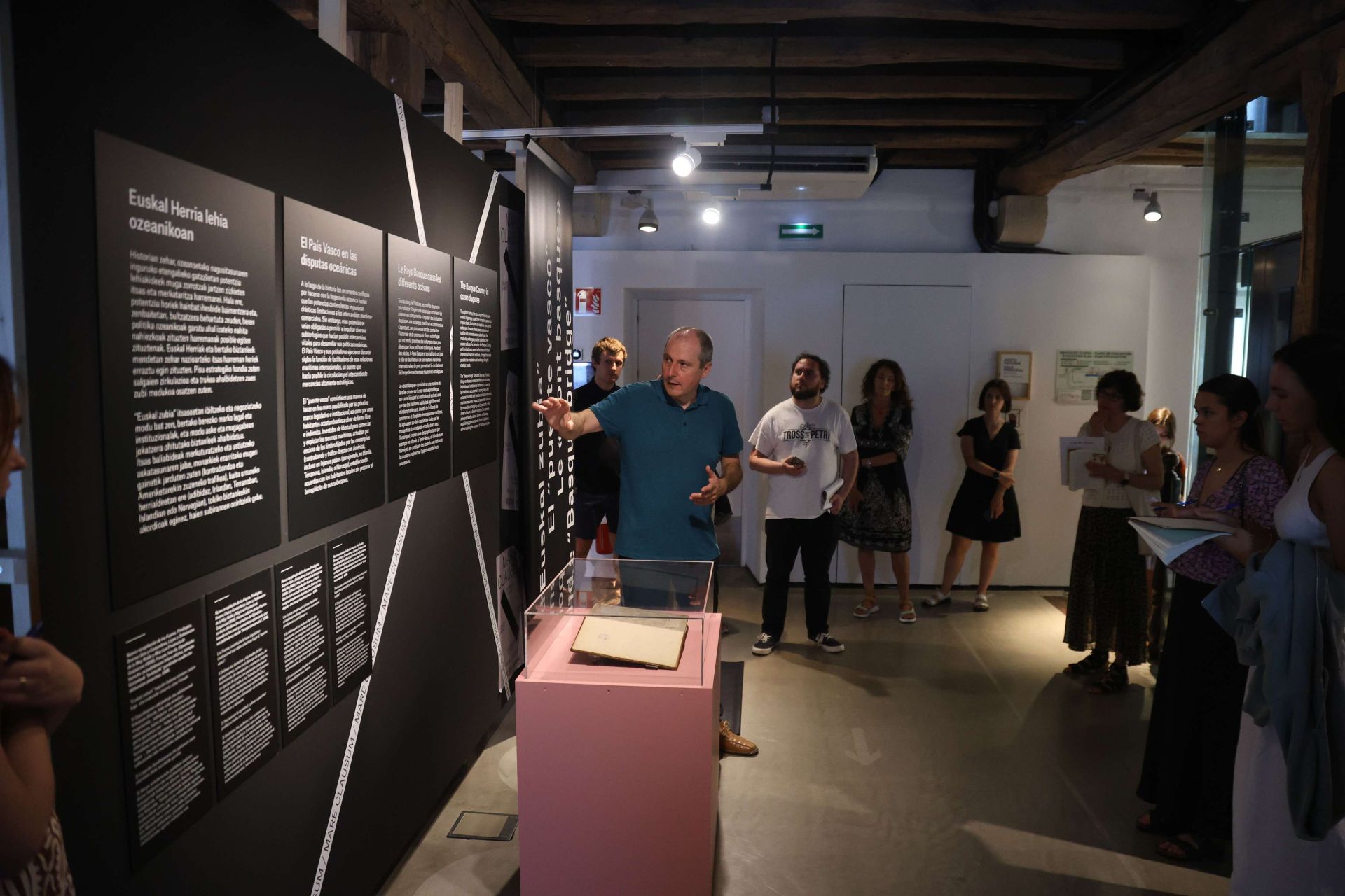 Bisita gidatuak egiteko erreserba egin beharko da aurretik.