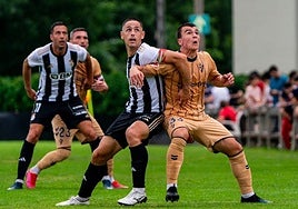 Un lance del partido que jugaron este sábado el Eibar y el Real Unión en Gal.