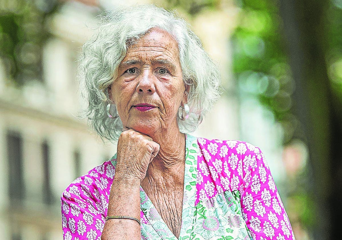 Garbiñe Biurrun en los Jardines de Albia de Bilbao, ubicados frente al Palacio de Justicia.