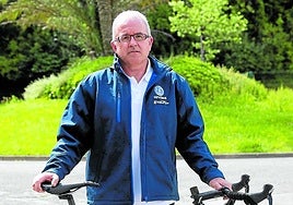 Santi Osoro, ante el velódromo de Anoeta.