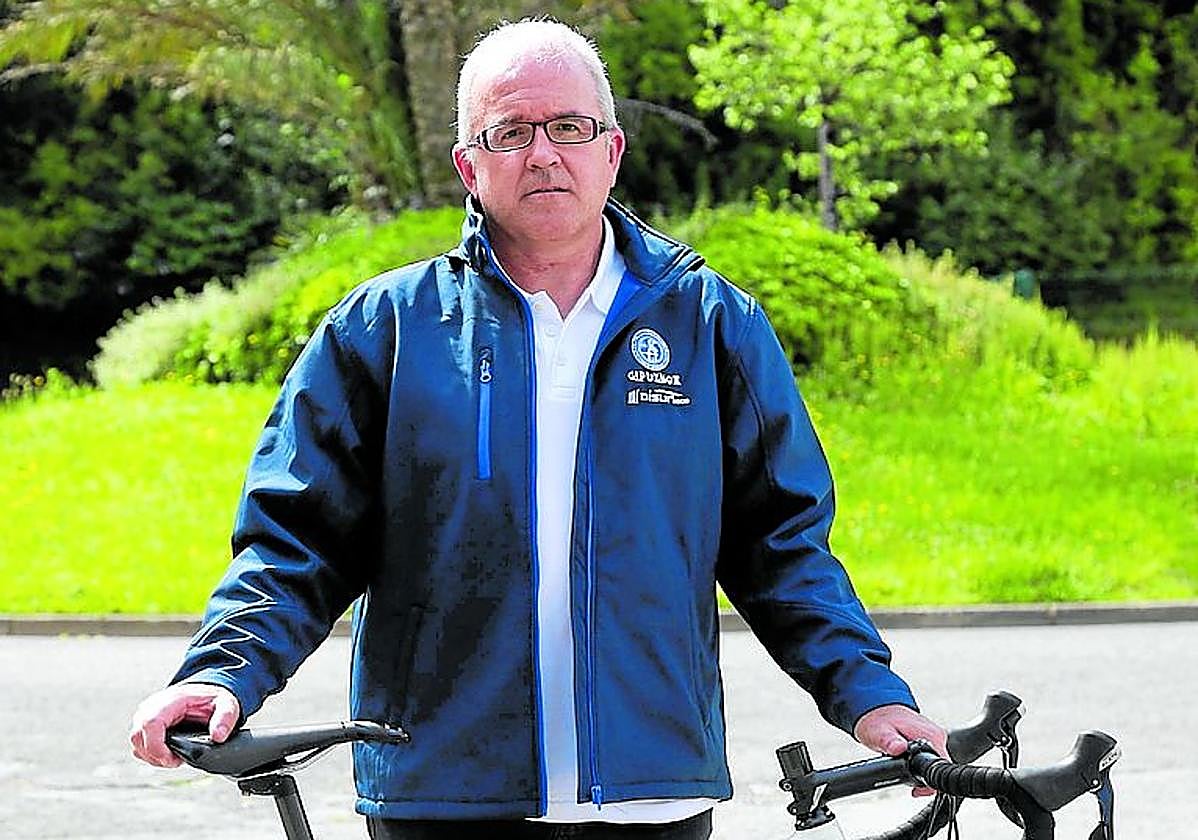 Santi Osoro, ante el velódromo de Anoeta.