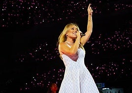 Amaia Montero, en su vuelta a los escenarios, junto a Karol G.