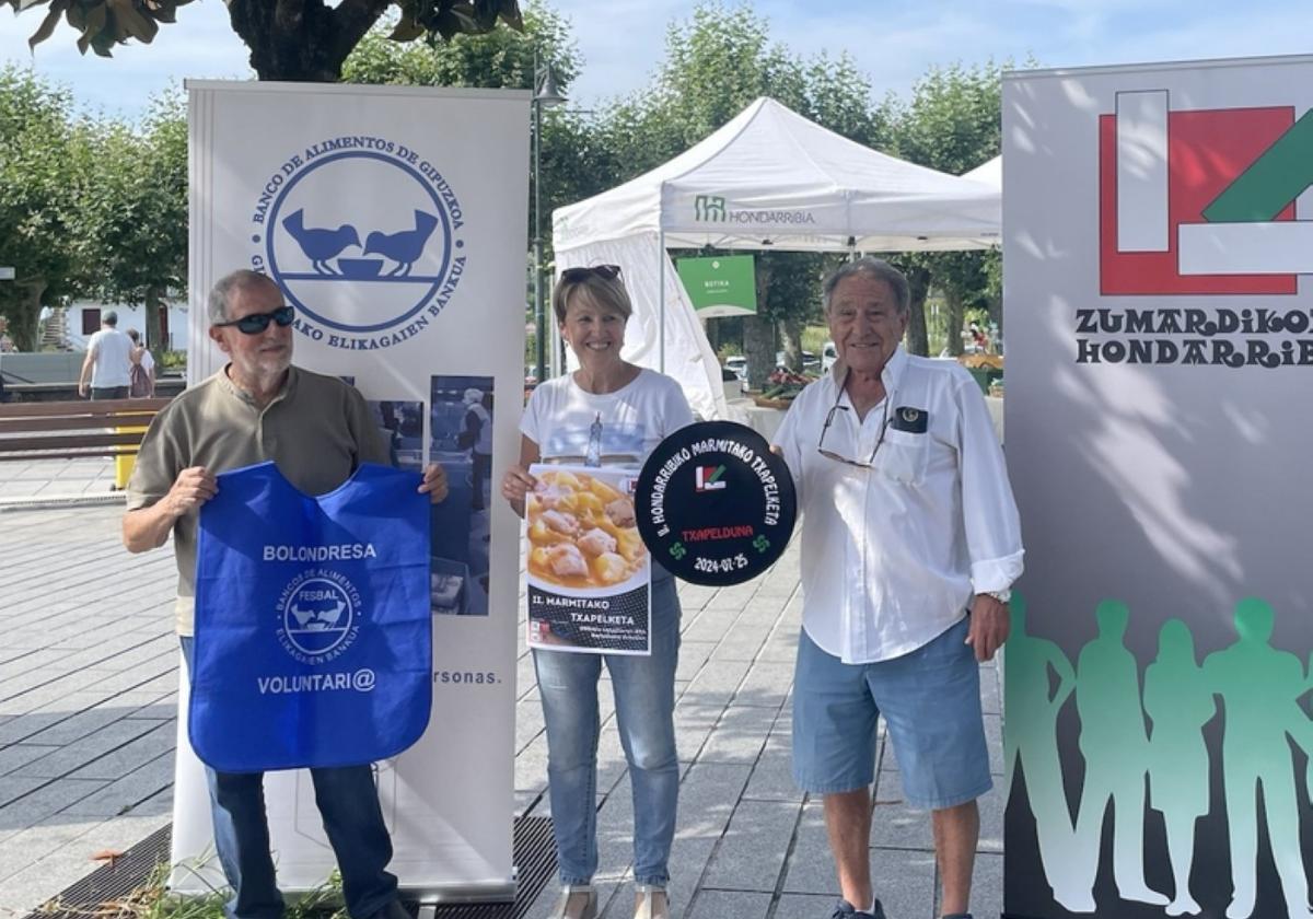 Representantes de Zumardikoak y del Banco de Alimentos.