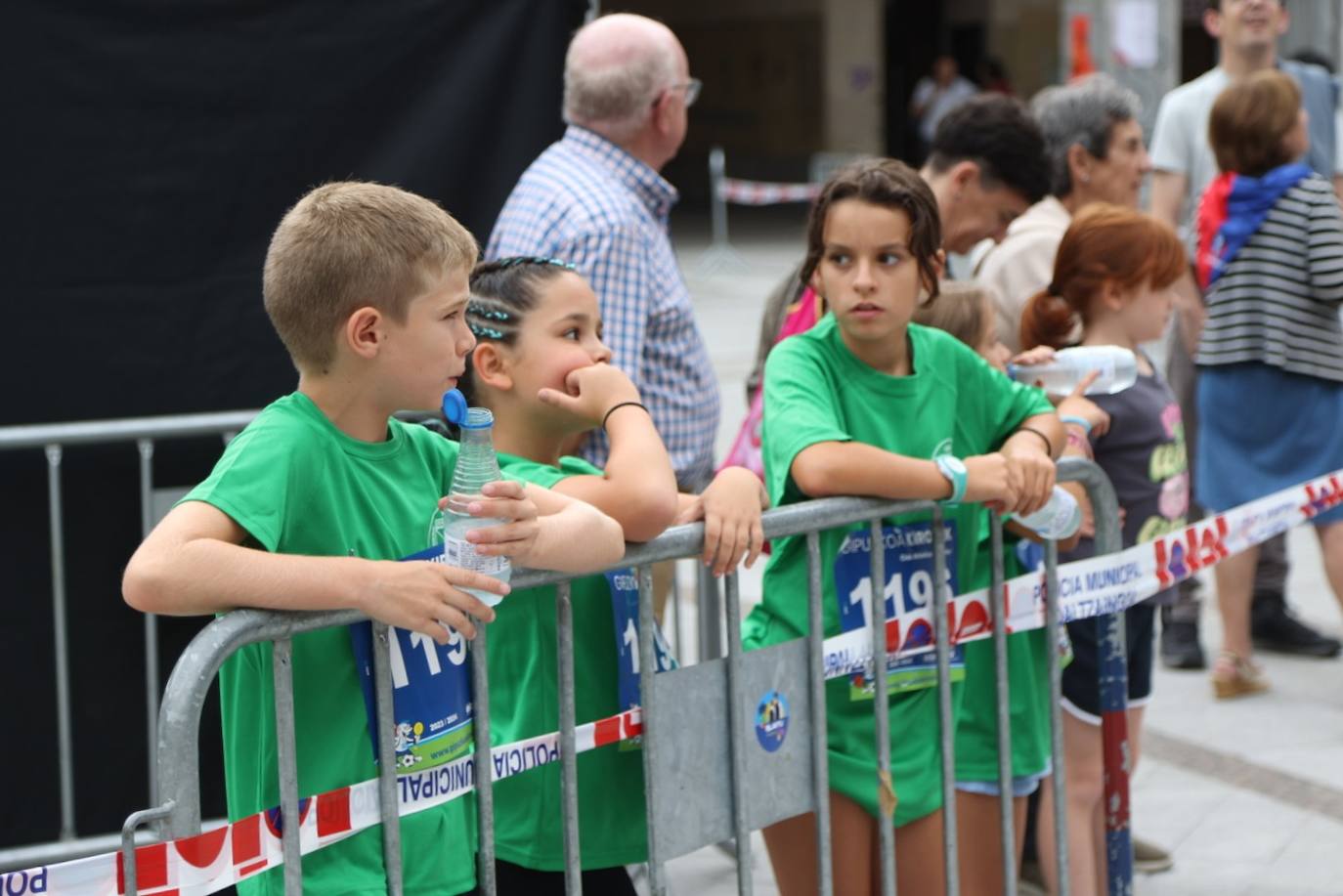 Pequeños y mayores disfrutan de las Madalenas de Errenteria