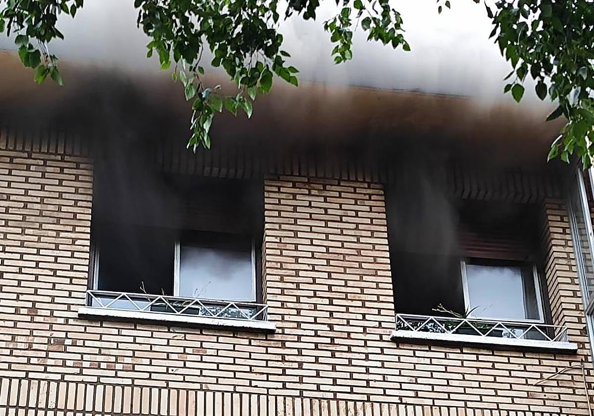 Imagen principal - Tres imágenes del incendio.