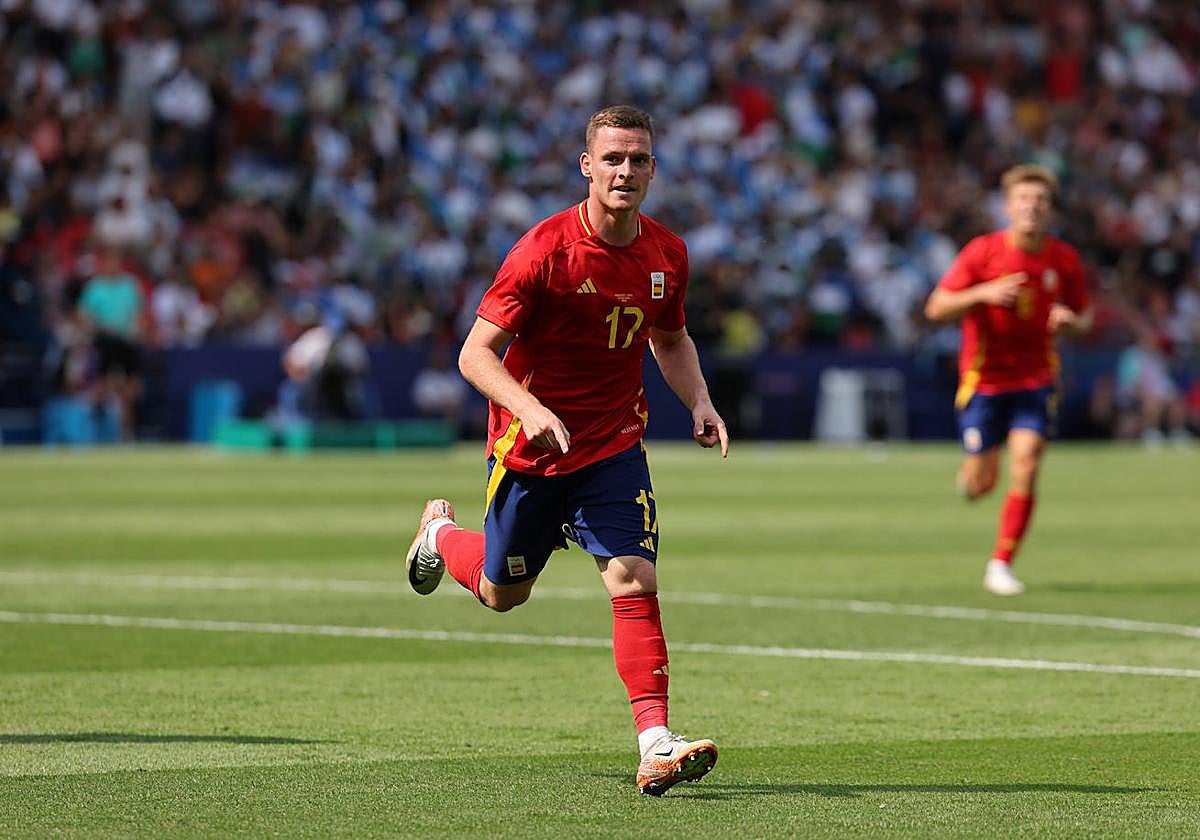 El realista Sergio Gómez celebra el gol de la victoria.