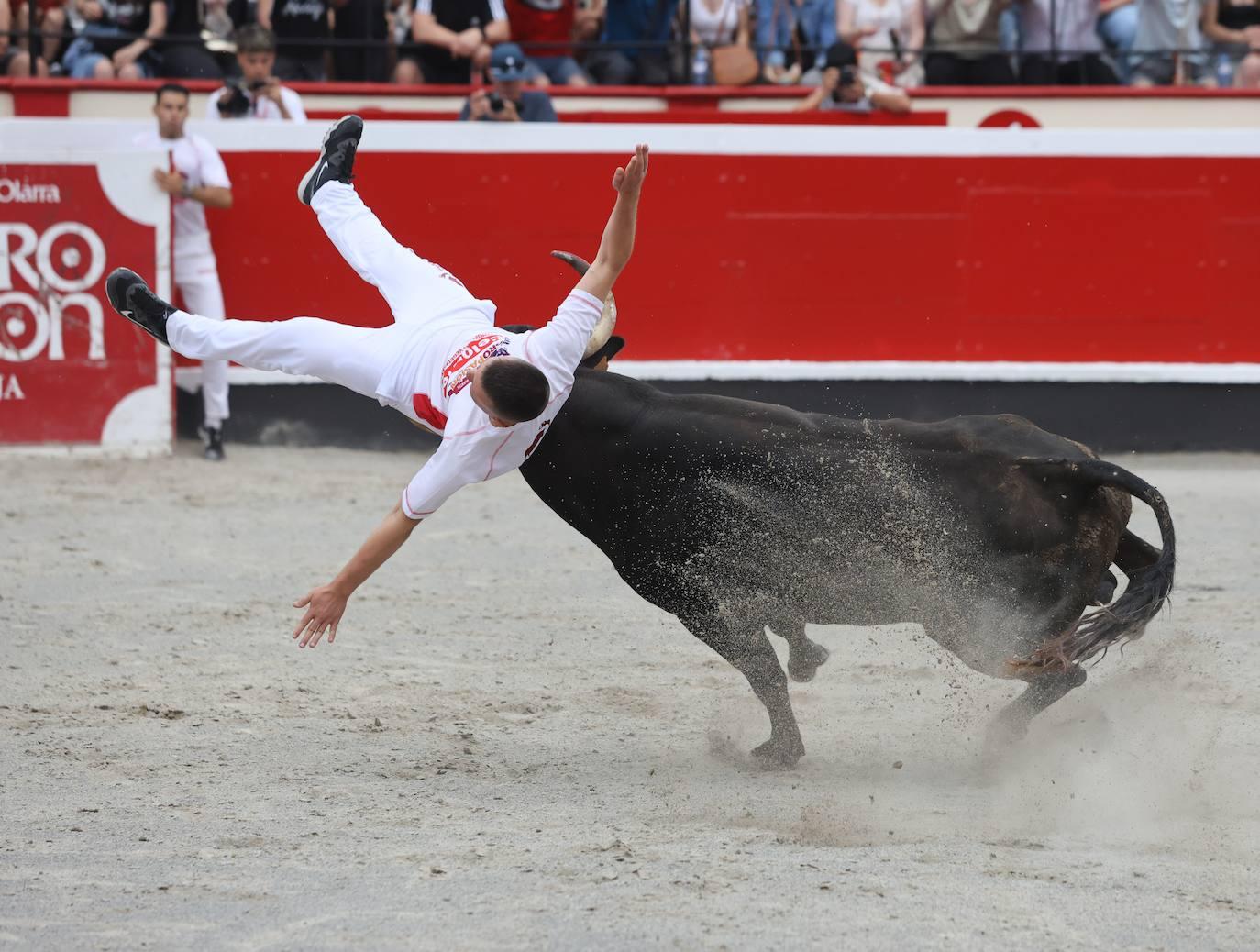 La plaza vibra con los recortadores en Azpeitia
