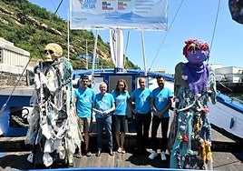 Ekaitz Esteban eta Haritz Alberdi Mater Ontzi Museoan Pasaiara irten aurretik.