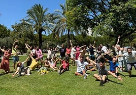 Las voces de Ganbara aprovecharon ayer para hacer turismo por Valencia antes de actuar por la noche en el Festival de Benicassim.