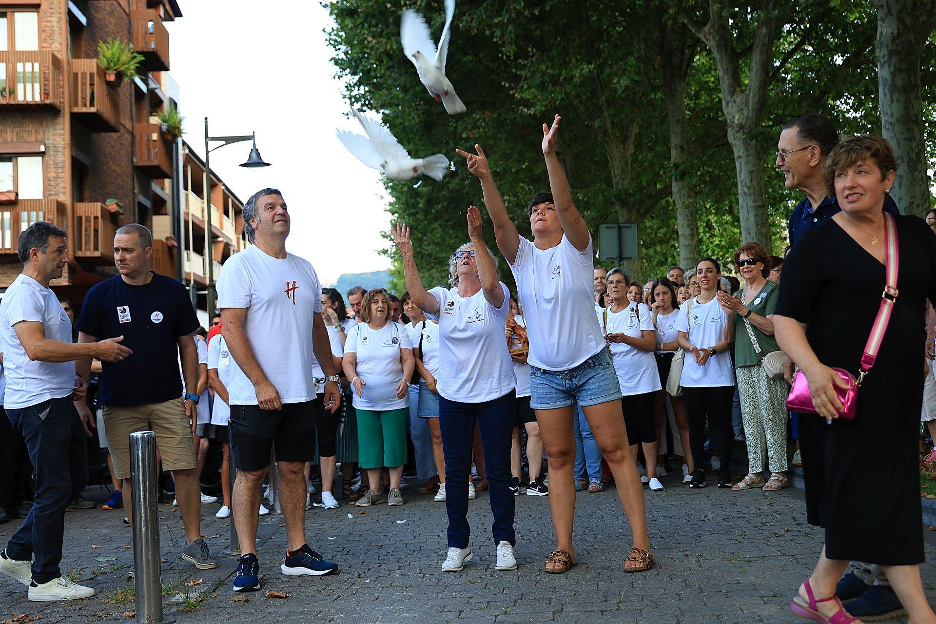 Cultural, familiar y de unión, así ha sido el &#039;Alardearekin Bat&#039; de Hondarribia