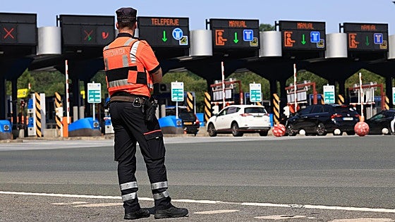 Un verano con más tráfico en la muga, que soporta casi dos millones de desplazamientos