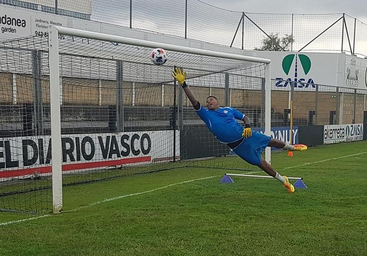 Moha Ramos durante un entrenamiento con el Real Unión.