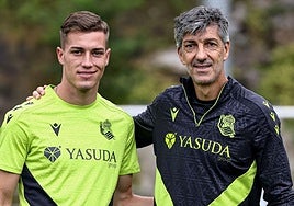 Luka Sucic e Imanol Alguacil posan en el primer entrenamiento del croata con la Real.