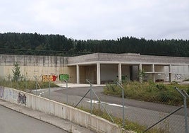 La estación lleva más de una década terminada y varios años en estado de abandono.