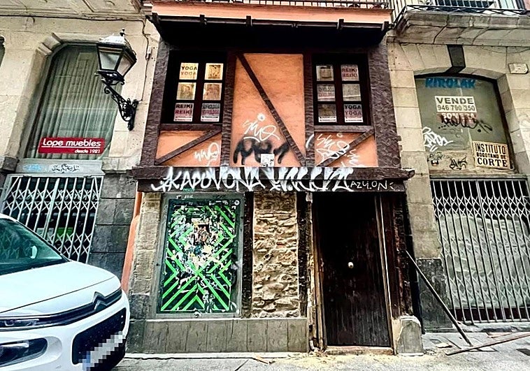 El suceso se ha producido de madrugada en la calle Ronda.