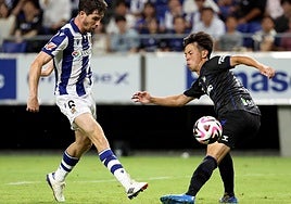 Aritz golpea un balón durante el amistoso ante el Osaka en Japón.