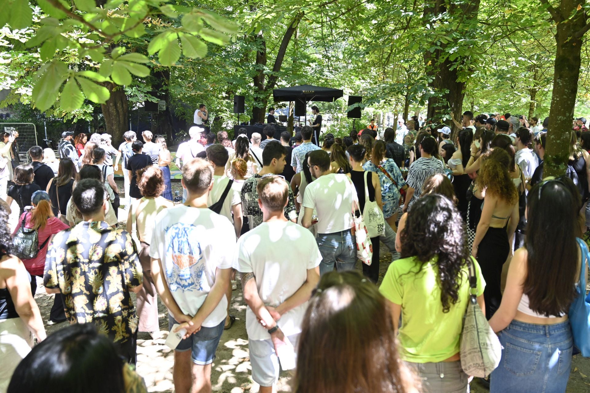 Buen ambiente en el arranque de Glad is the Day