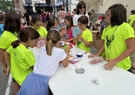 Goitibeherek sekuleko ikusmira sortu zuten. Bestela, hamaika proposamen egon ziren parte hartzeko euskal jolas eta tailerretan.