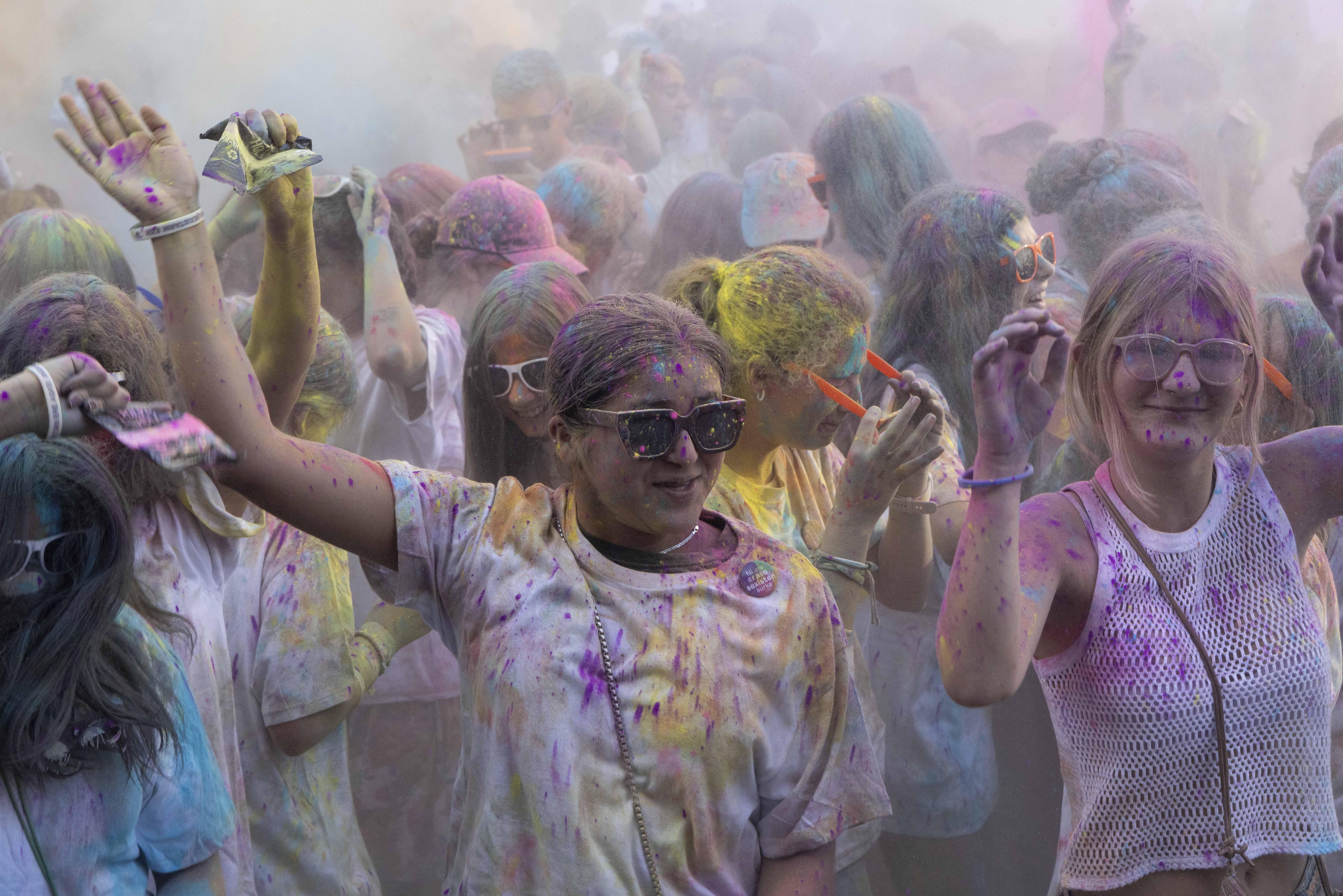 El &#039;Holi fest&#039; del Boulevard, en imágenes