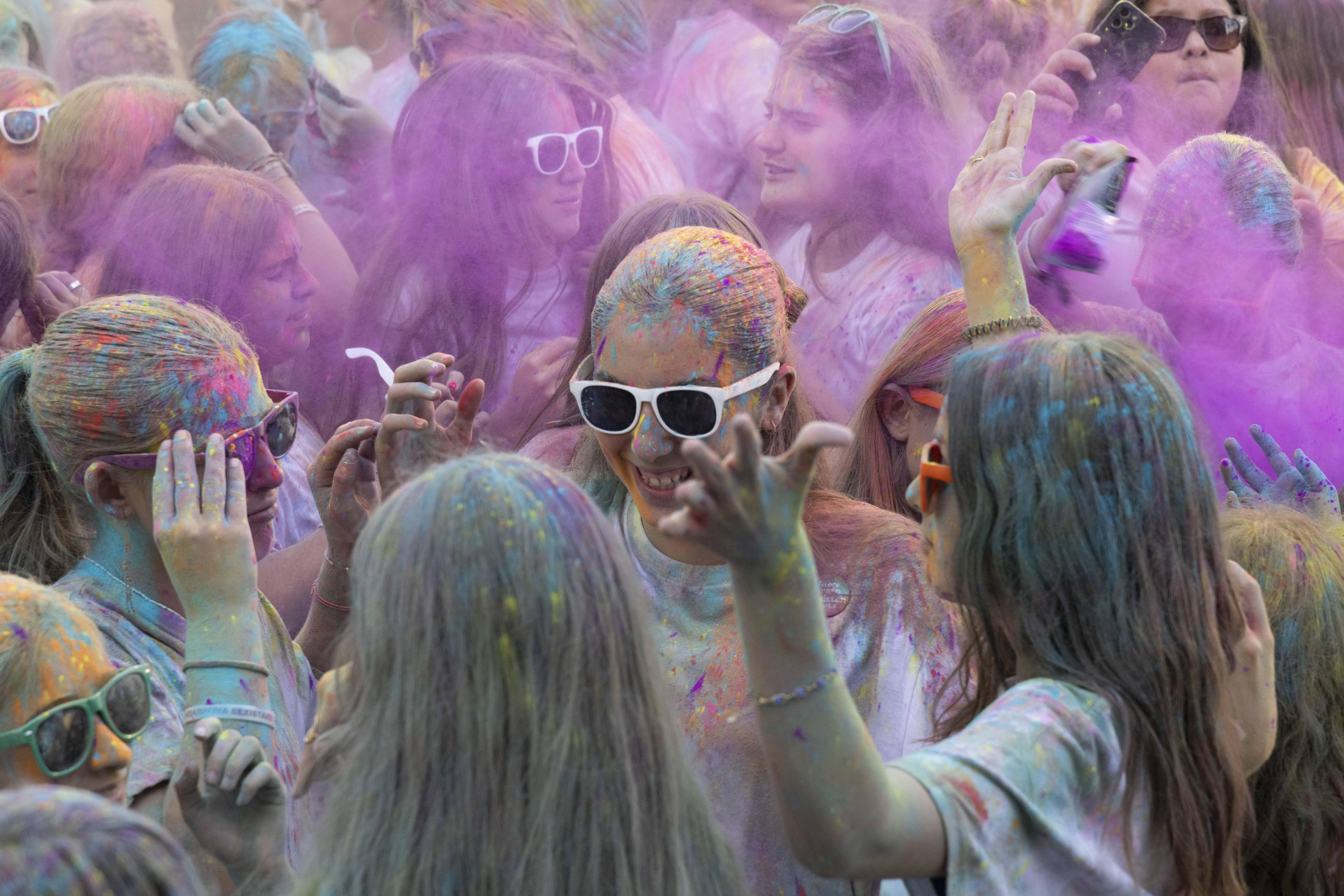 El &#039;Holi fest&#039; del Boulevard, en imágenes