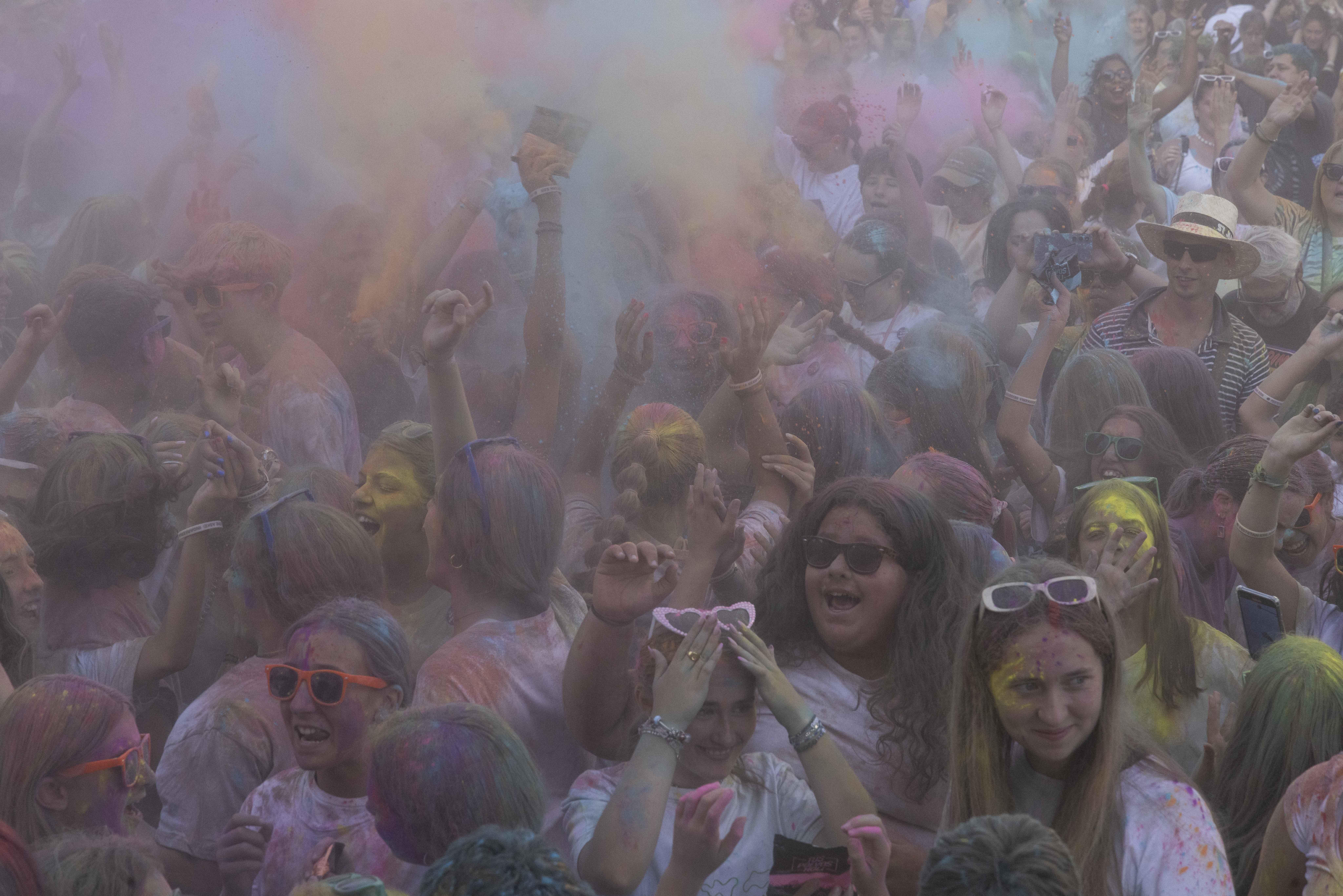 El &#039;Holi fest&#039; del Boulevard, en imágenes