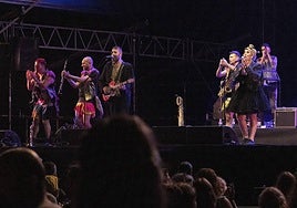 Las mejores imágenes del concierto de Amparanoia en Sagüés